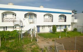 Hotel y Suites Del Paci­fico